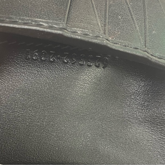 GUCCI Embossed Bi-fold Wallet - Picture 3 of 3